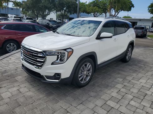 Used 2023 GMC Terrain SLT FWD image 3