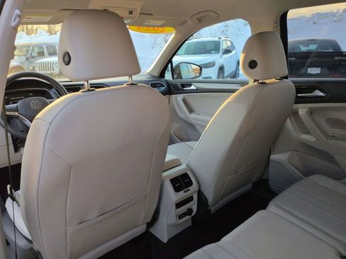 Used 2024 Volkswagen Tiguan SE image 17