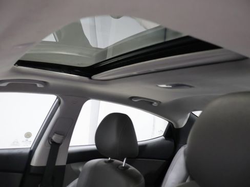 Used 2012 Hyundai Elantra Limited w/ Technology Pkg 5 FWD image 11