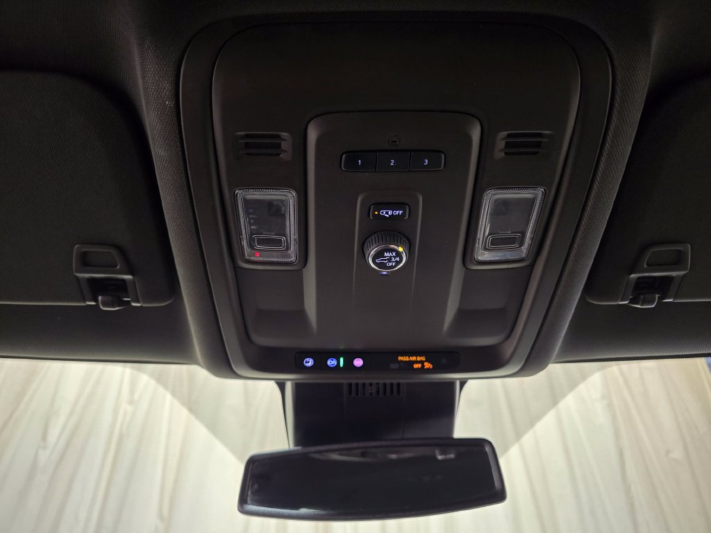 Used 2023 GMC Yukon XL SLT AWD/4WD image 25