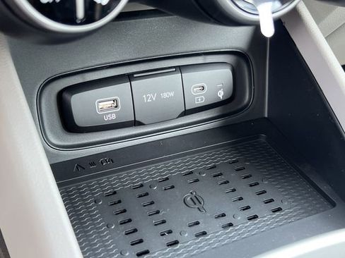 New 2026 Hyundai Venue SEL FWD image 23