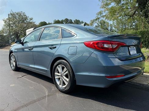 Used 2017 Hyundai Sonata SE FWD image 3