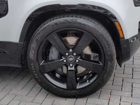 Used 2024 Land Rover Defender 110 X-Dynamic SE image 12