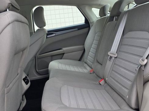 Used 2019 Ford Fusion SE FWD image 10