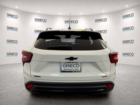 Certified 2024 Chevrolet Trax RS w/ Sunroof Package FWD image 10