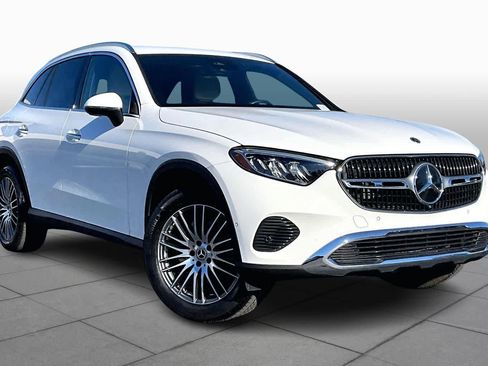 Used 2025 Mercedes-Benz GLC 300 4MATIC image 3