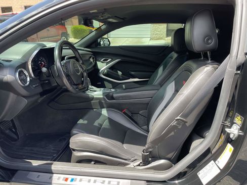 Used 2018 Chevrolet Camaro SS RWD image 4