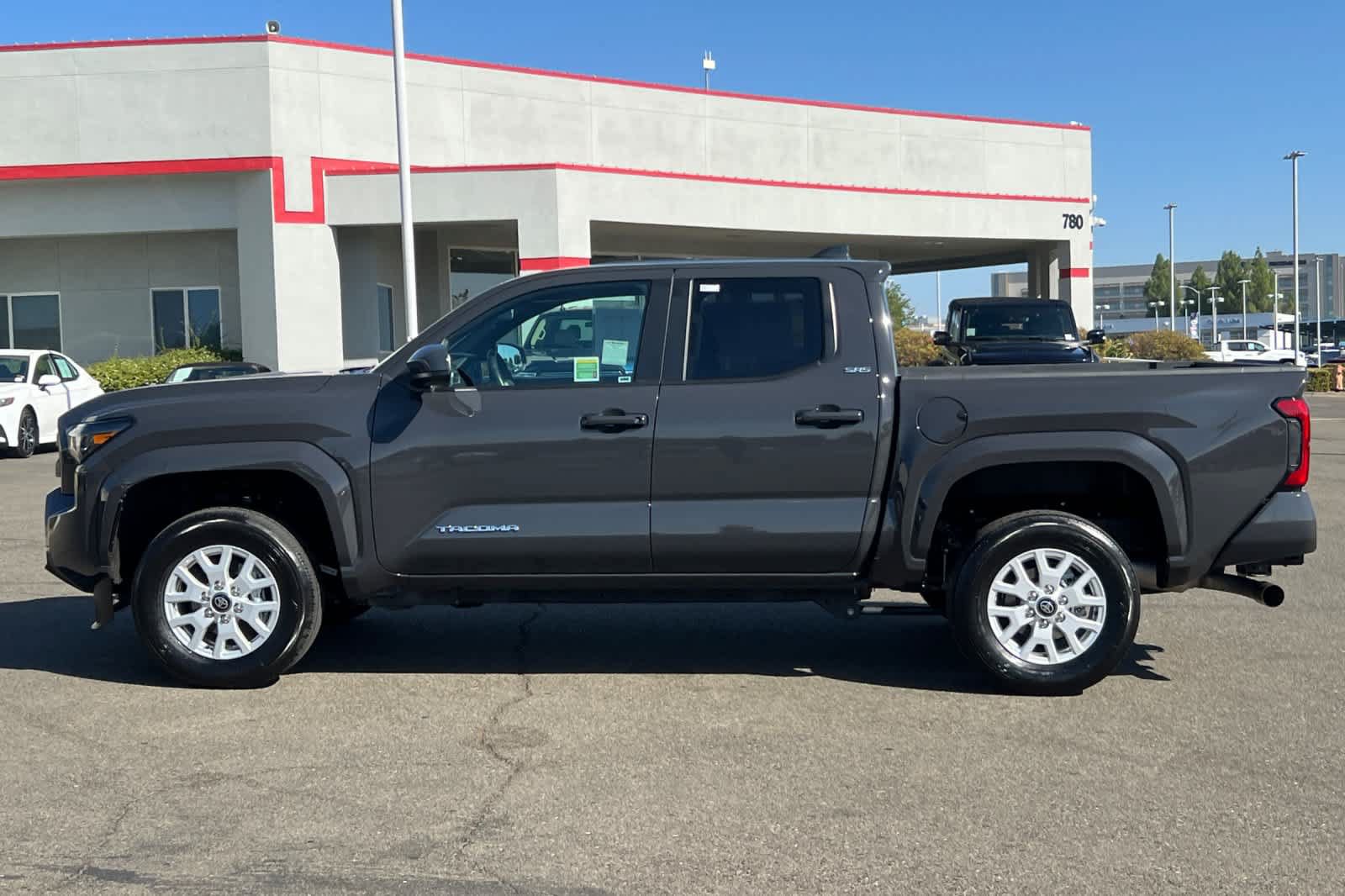 Used 2025 Toyota Tacoma SR5 AWD/4WD image 9