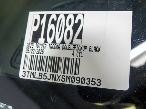 Used 2025 Toyota Tacoma TRD Off-Road AWD/4WD image 33