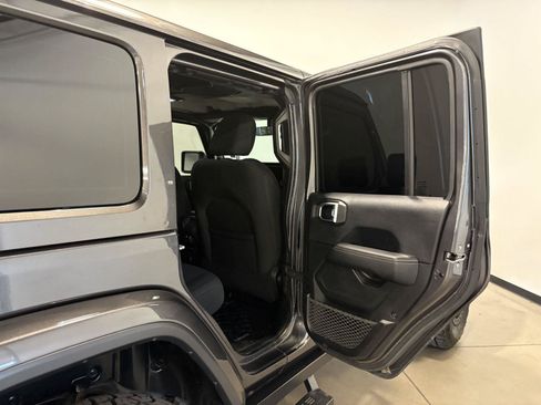 Used 2018 Jeep Wrangler Unlimited Sahara w/ Uconnect 4C Nav & Sound Group AWD/4WD image 37