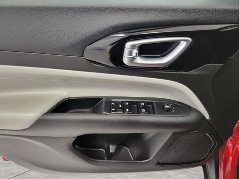 Used 2025 Jeep Compass Limited image 26