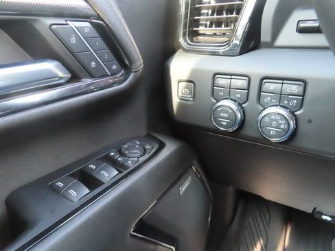 Used 2024 GMC Sierra 2500 AT4 w/ AT4 Premium Plus Package AWD/4WD image 32