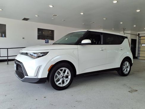 Used 2024 Kia Soul LX w/ Option Group 015 FWD image 21