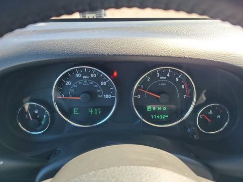 Used 2018 Jeep Wrangler Unlimited Sahara w/ Connectivity Group AWD/4WD image 22