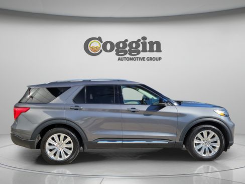 Used 2024 Ford Explorer Limited w/ Limited Technology Package RWD image 4