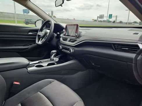 Used 2024 Nissan Altima 2.5 SV FWD image 19