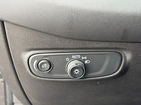 Used 2020 Chevrolet Equinox LS w/ LS Convenience Package image 16