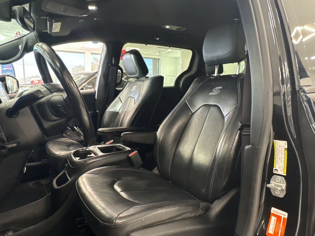 Used 2019 Chrysler Pacifica Touring-L Plus w/ Advanced Safetytec Group FWD image 27