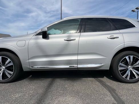 Used 2022 Volvo XC60 T8 Inscription w/ Advanced Package image 3