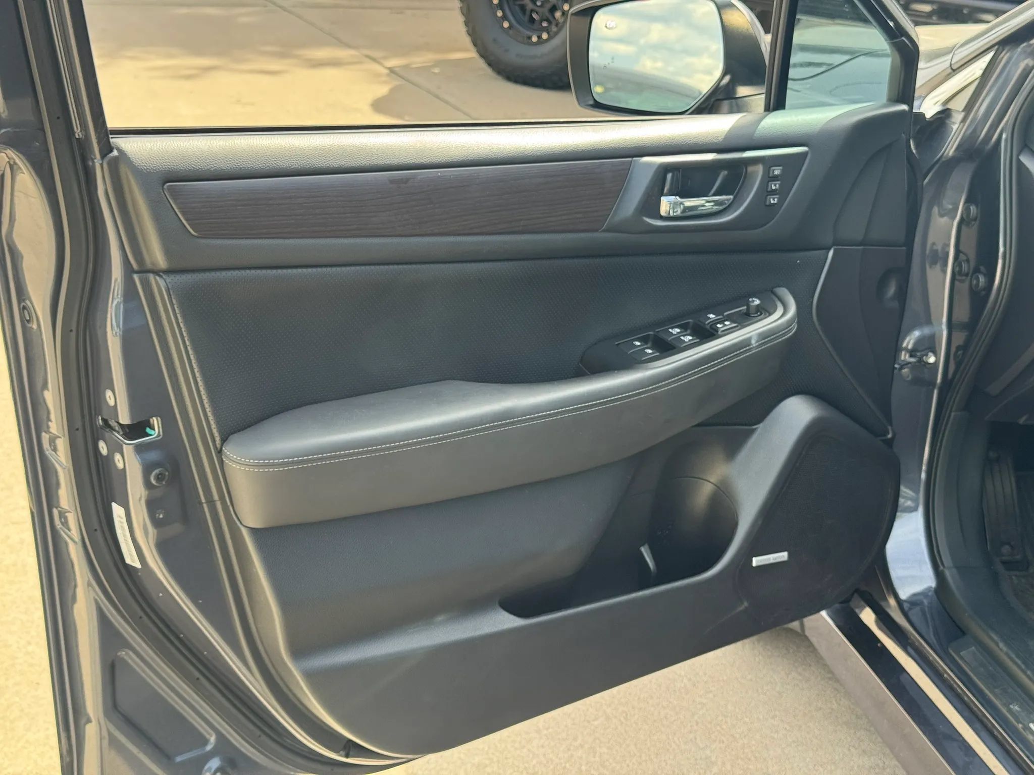 Used 2017 Subaru Legacy 2.5i Limited AWD/4WD image 10