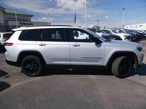 Certified 2025 Jeep Grand Cherokee L Altitude AWD/4WD image 20
