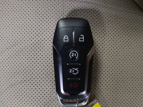 Used 2017 Lincoln MKX Reserve image 32