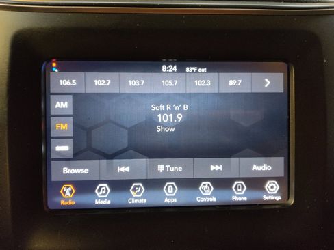 Used 2019 Jeep Cherokee Latitude Plus w/ Cold Weather Group AWD/4WD image 25
