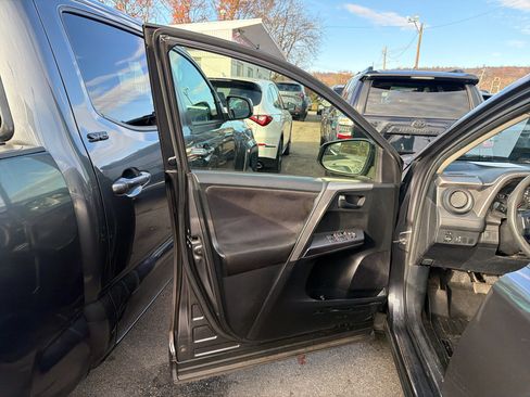 Used 2016 Toyota RAV4 LE image 15