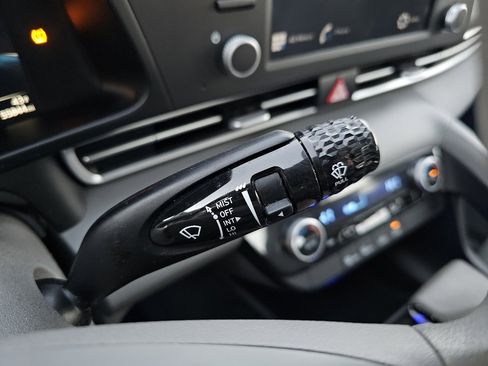 Used 2022 Hyundai Elantra SEL image 45