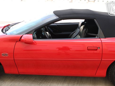 Used 2002 Chevrolet Camaro Z28 w/ SS Performance/Appearance Pkg RWD image 40