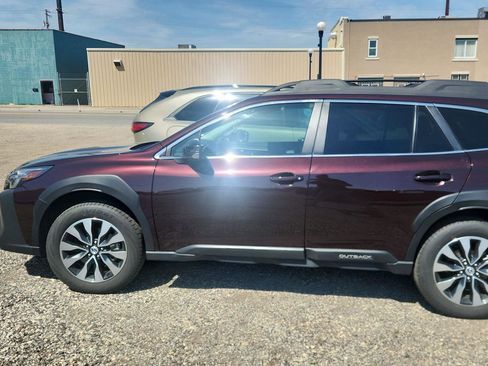 Used 2025 Subaru Outback Limited w/ Tech Package 3 AWD/4WD image 6