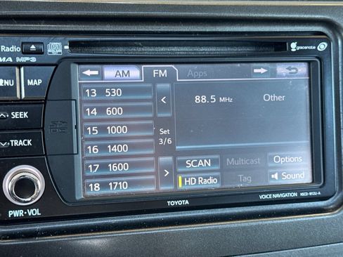 Used 2012 Toyota Sienna XLE FWD image 18