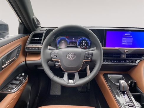 New 2025 Toyota Crown Signia image 12