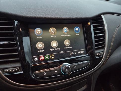 Used 2020 Chevrolet Trax LT w/ LT Convenience Package image 9