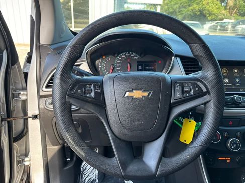 Used 2019 Chevrolet Trax LS FWD image 14