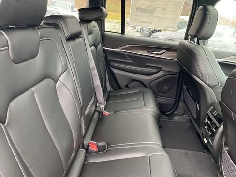 New 2025 Jeep Grand Cherokee Limited image 11