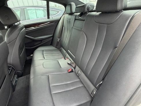 Used 2019 BMW 530e w/ Convenience Package image 17