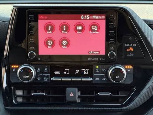 Used 2021 Toyota Highlander XSE image 17