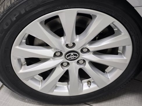 Certified 2019 Toyota Camry LE w/ Convenience Package image 6