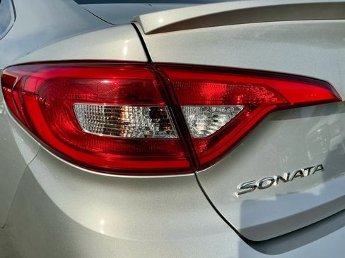 Used 2015 Hyundai Sonata SE image 14