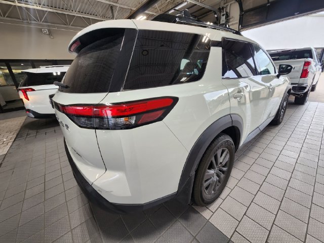 Used 2022 Nissan Pathfinder SV w/ SV Premium Package AWD/4WD image 3