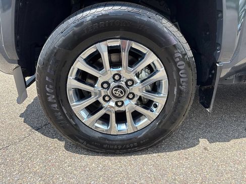 Certified 2025 Toyota Tacoma Limited AWD/4WD image 11