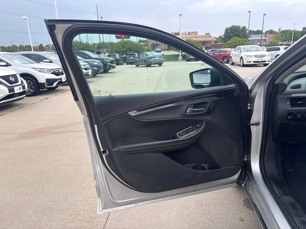 Used 2017 Chevrolet Impala LT w/ Leather Package FWD image 9