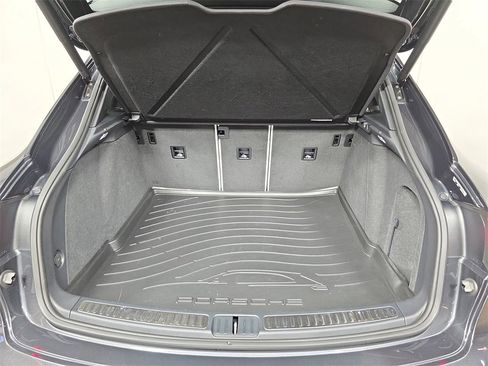 Used 2025 Porsche Macan image 25