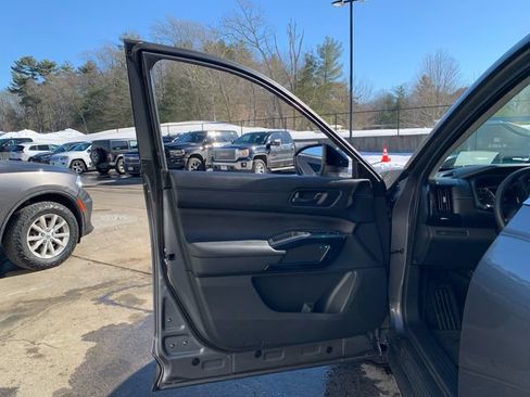 Used 2025 Nissan Pathfinder S AWD/4WD image 22