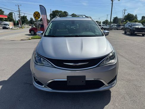 Used 2020 Chrysler Pacifica Limited FWD image 23