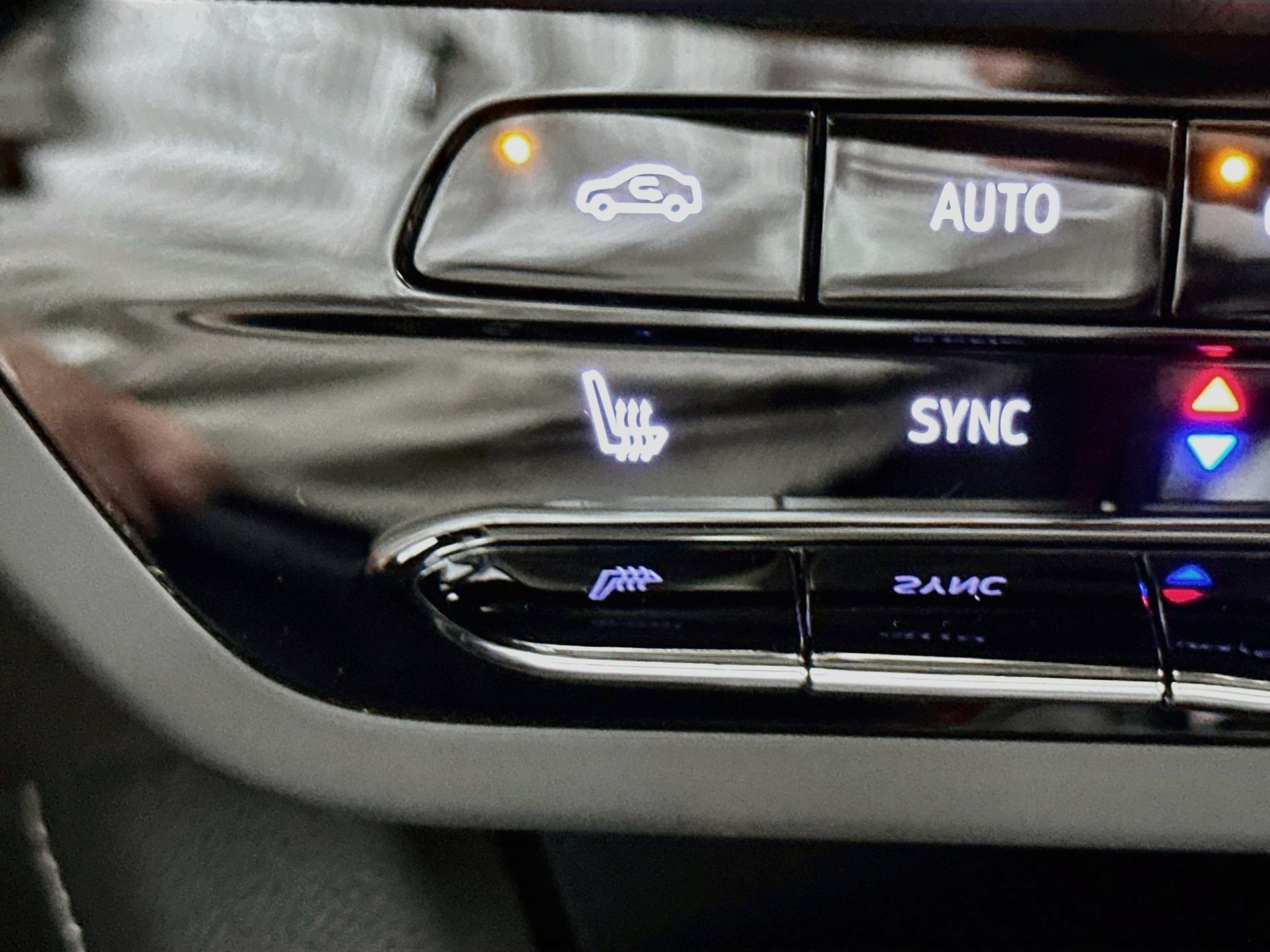 Used 2022 Buick Envision Essence w/ Sport Touring Package FWD image 20