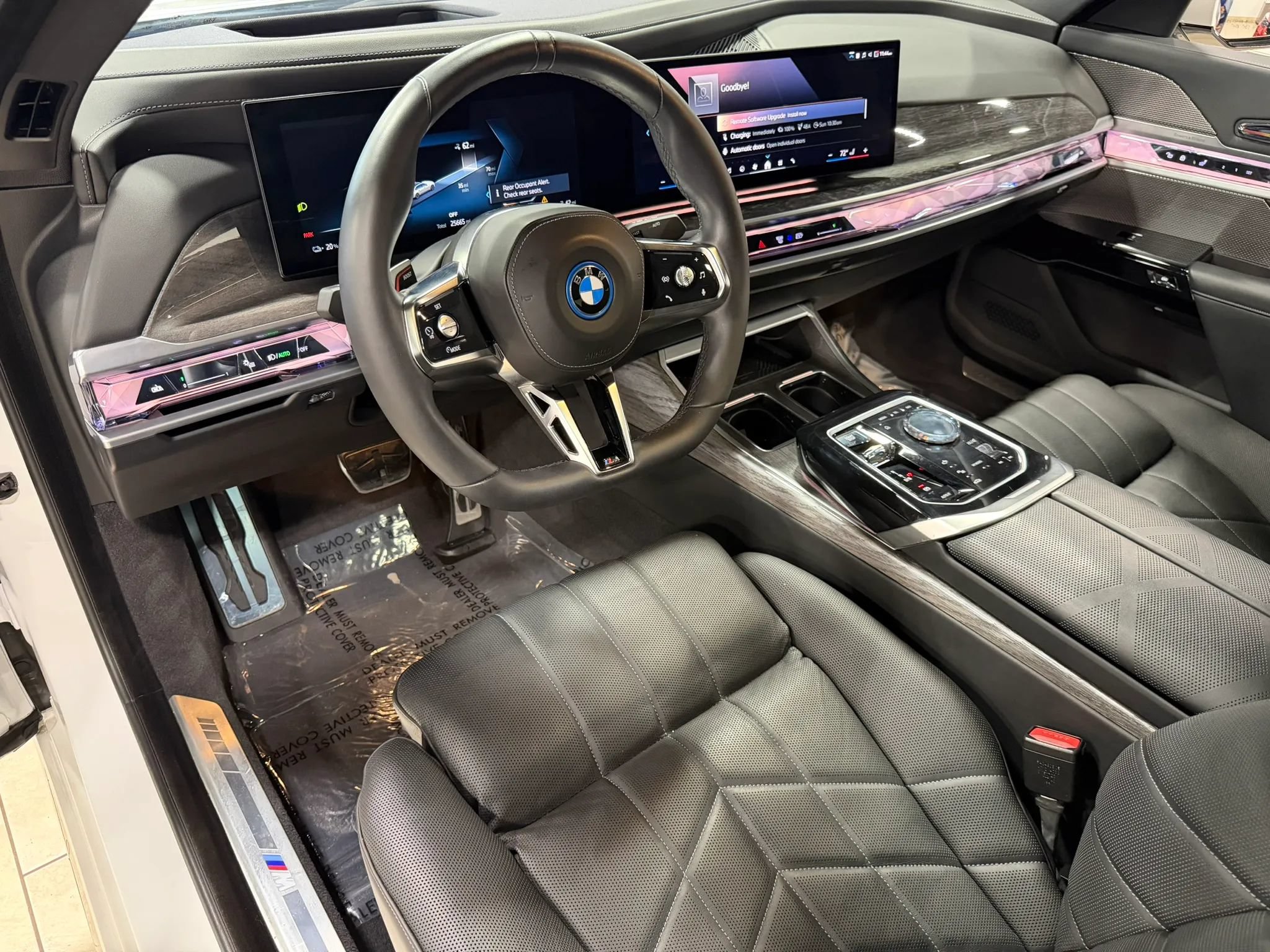 Used 2024 BMW i7 xDrive60 w/ Executive Package AWD/4WD image 12