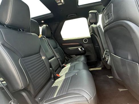 Used 2024 Land Rover Discovery Dynamic SE AWD/4WD image 18