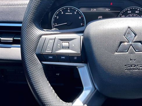 Used 2025 Mitsubishi Outlander SE AWD/4WD image 11
